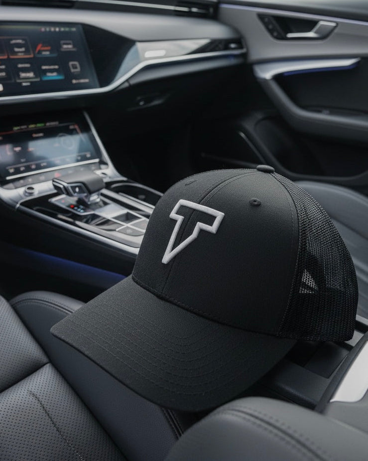 T LOGO CAP BLACK WHITE OUTLINE